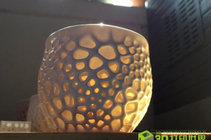 【瓷中精品】设计师用一个月3D打印的陶瓷杯有多美