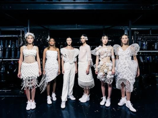 超强艺术感--3D打印服装灵感来源蜂巢