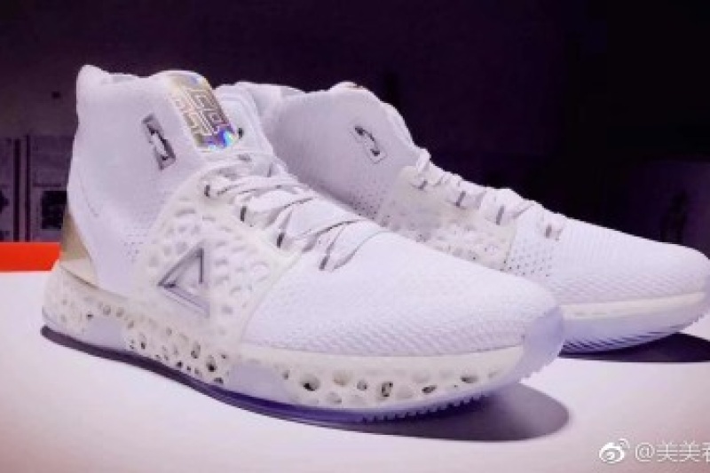超酷！NBA巨星霍华德获赠全球第一双3D打印篮球鞋——3D打印版霍华德三代‍