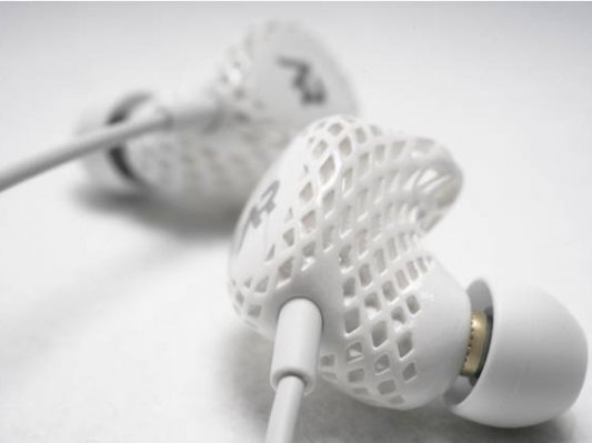 7名90后海归小伙广州创业 3D打印耳机月产6万对