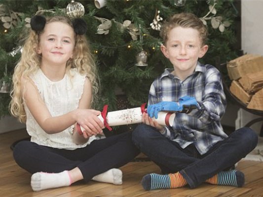 最棒的圣诞礼物！9岁男孩天生无左手，圣诞节前成功装上3D打印假肢