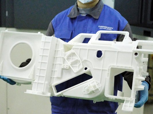华曙高科CAMS系统一体成型全球最大3D打印汽车空调HVAC