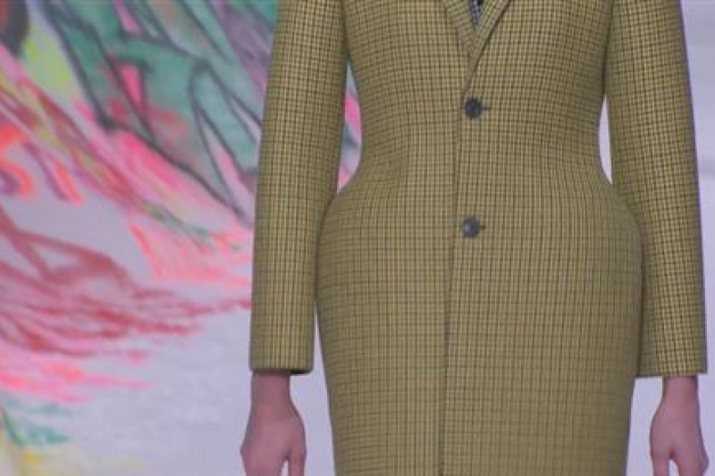 Balenciaga巴黎世家秋冬秀场：3D打印轮廓夸张的西装引人注目