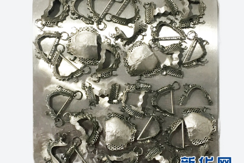 国内首台义齿双激光金属3D打印机亮相