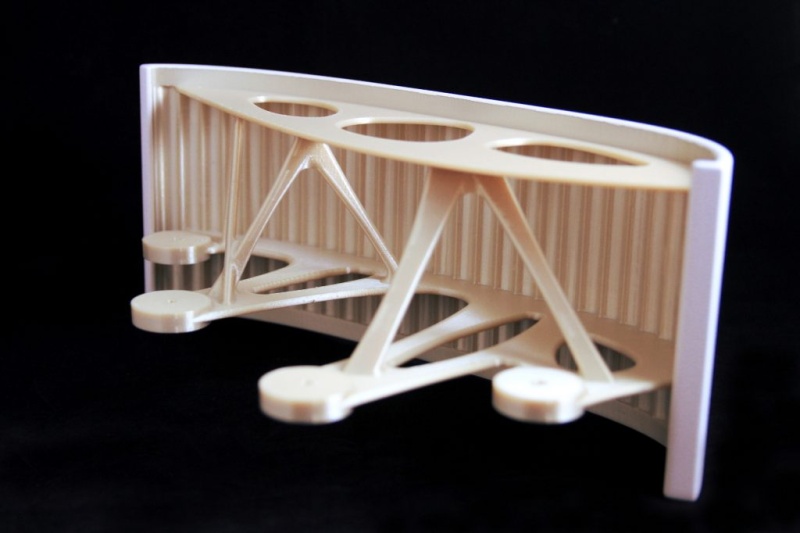 芬兰航空公司安装由空客与Materialise合作制造的3D打印间隔板
