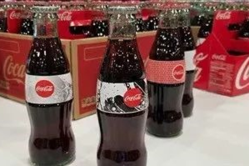设计师与罗兰共同打造定制版可口可乐