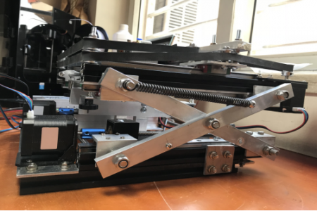 广州高中生研发出剪叉升降式3D打印机