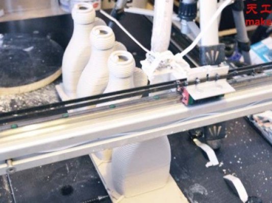 荷兰设计师开发出可打印功能陶瓷的3D打印机