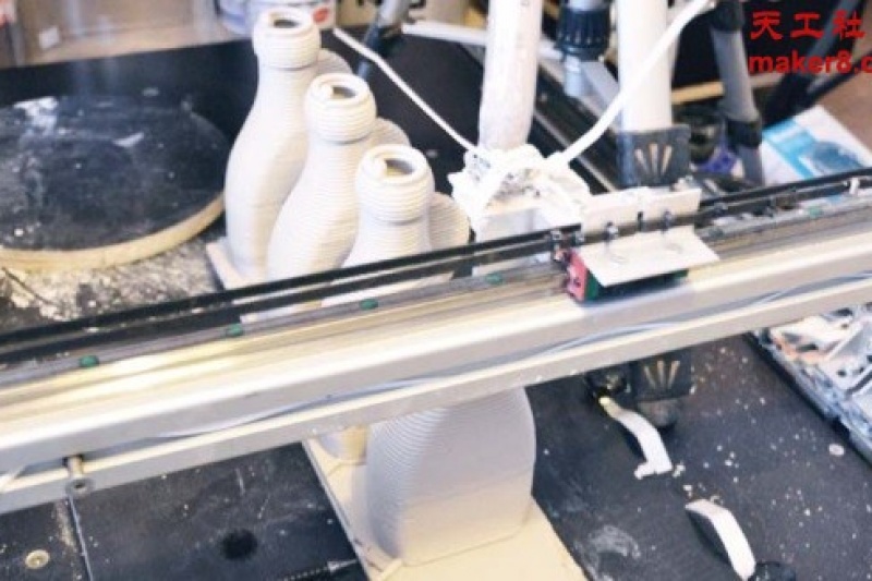 荷兰设计师开发出可打印功能陶瓷的3D打印机