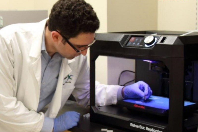 科学家用家用3D打印机定制抗菌医疗植入物