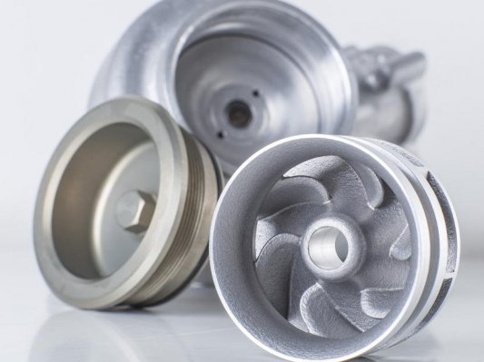 宝马公司为DTM赛车安装3D打印水泵轮