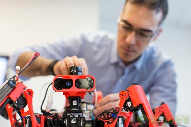 西门子开发集呆萌、智能、3D打印于一身的蜘蛛机器人