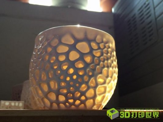 【瓷中精品】设计师用一个月3D打印的陶瓷杯有多美