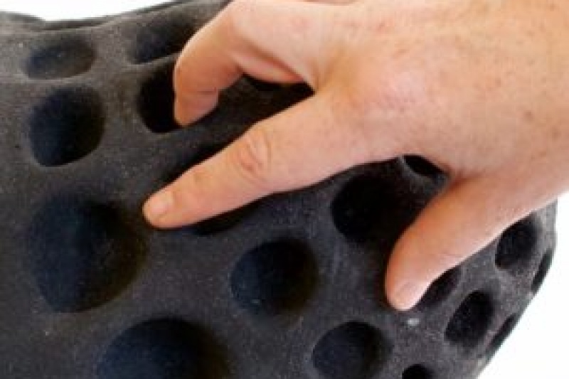 Emerging Objects利用废旧轮胎材料创作3D打印家具