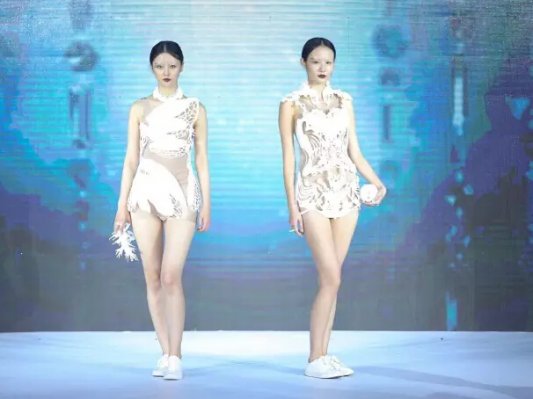 绝美！全球首款3D打印旗袍“绽放”北京