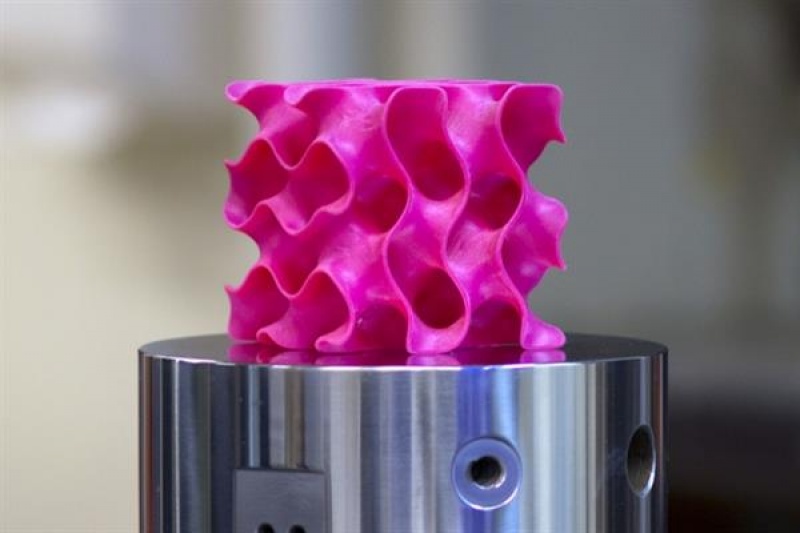 3D打印超强石墨烯结构：强度比不锈钢高10倍，密度仅为5%