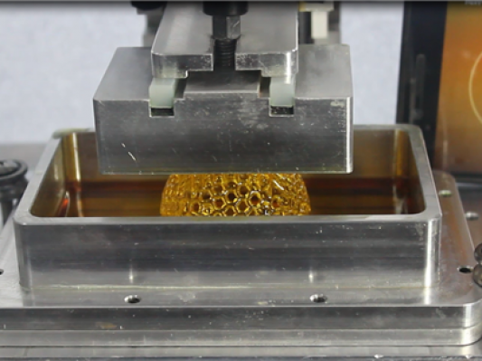10分钟打印一朵玫瑰花 光棱科技造“亚洲最快”3D打印机