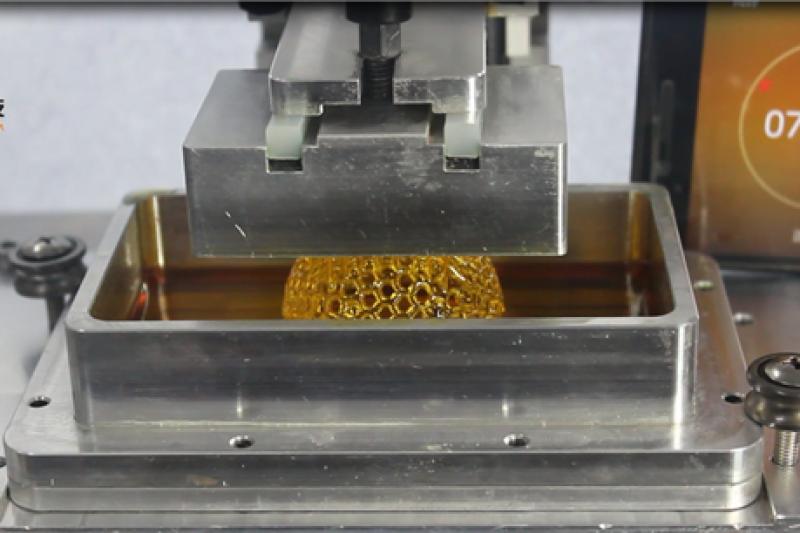 10分钟打印一朵玫瑰花 光棱科技造“亚洲最快”3D打印机