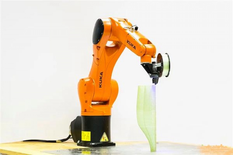 机器人臂支持连续3D打印复合材料 荣获2017 JEC创新奖