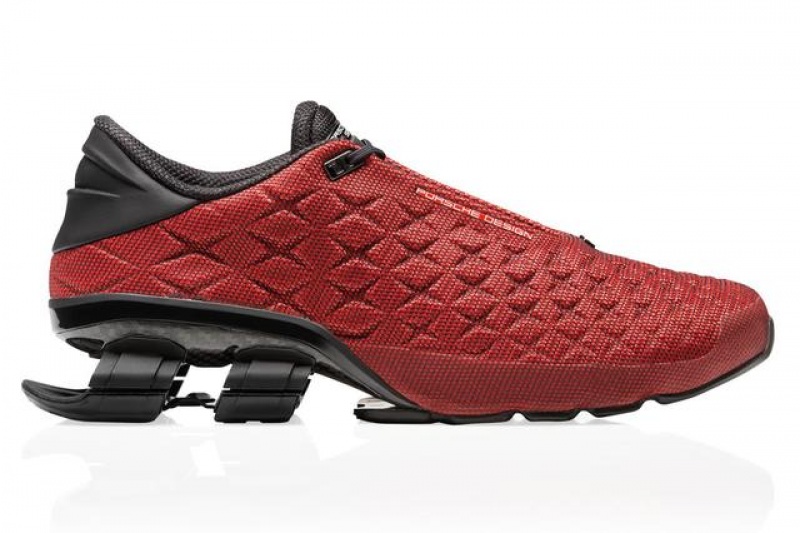 阿迪联手保时捷3D打印跑鞋，碳纤维反弹设计的鞋底