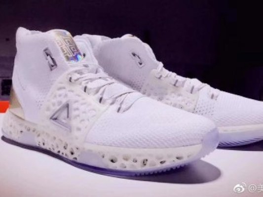 超酷！NBA巨星霍华德获赠全球第一双3D打印篮球鞋——3D打印版霍华德三代‍