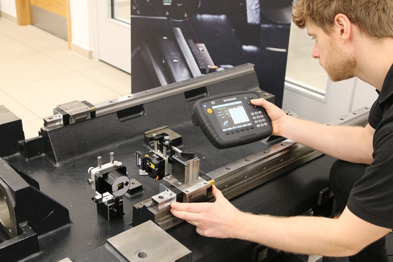XK10激光校准仪帮助机床制造商提高平行度测量精度