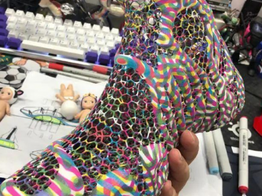 密集恐惧症的“福音”，匹克的这双3D打印镂空球鞋你能接受吗？